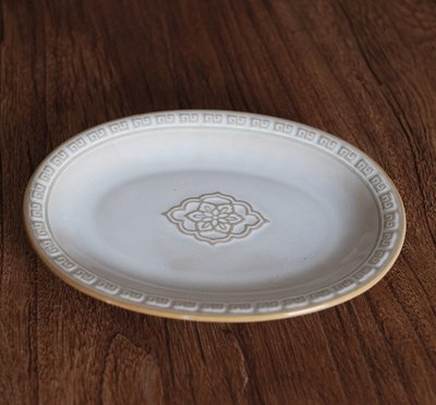 復古浮雕陶瓷橢圓茶點盤  盤子 橢圓盤 米白色 茶點盤 蛋糕盤 復古設計 陶瓷餐具【小雜貨】
