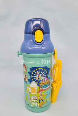 現貨 日本製 SKATER 迪士尼 玩具總動員4 胡迪 巴斯光年 彈蓋直飲水壺 背帶水壺 兒童水壺 冷水壺 480ml