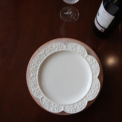 童話風格浮雕蕾絲陶瓷白盤  陶瓷餐具 白色 花瓣造型盤 家常菜盤 蛋糕盤 白盤【小雜貨】