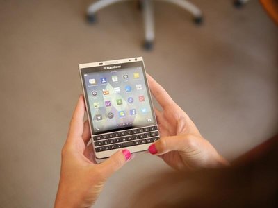 白色※台北快貨※黑莓機 Blackberry Passport 32GB 美版SQW100-3,國際版100-1