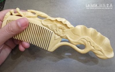 【La luna 銀飾豐華】手工雕刻精品黃楊木木梳 細齒梳子－荷葉(W1870)