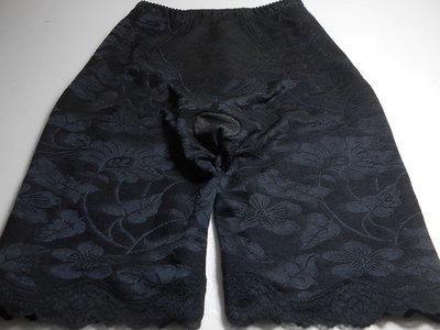 女【黛安芬】黑色調整型高腰束褲S號~99元起標~標多少賣多少~ (8A25)