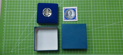中華民國75年～先總統  蔣公百年誕辰紀念銀幣～有盒，紙盒，證書～2