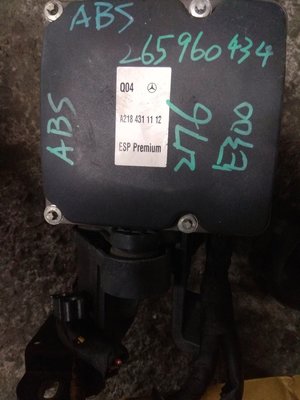 佳泰外匯拆賣BENZ賓士W212 E300 ABS幫浦pump泵浦A2184311112 Esp bosch