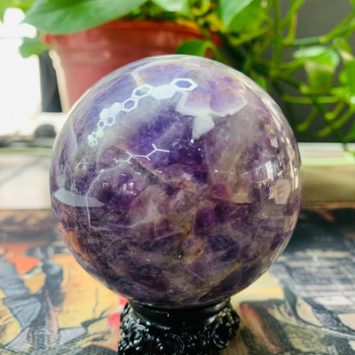658天然夢幻紫水晶球，天然水晶球，夢幻紫晶球顏色紫，花紋好【老王收藏】7334