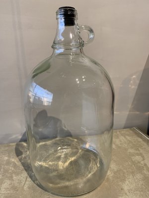 ［老東西］早期國外玻璃瓶，容量約4.5公升，完整無缺，保存乾淨，蓋口緊實（軟塞）安全考量，只接受宅配配送服務