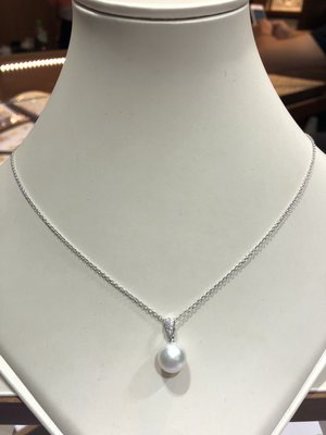 10mm天然南洋珍珠鑽石墜飾，搭配超白鑽石，精選優惠商品9880，只有一個，經典氣質優雅款式不退流行，售價不含鏈