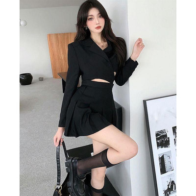 兩件式套裝 韓風 新款 短版套裝 年感交叉黑色西裝外套女秋季新款小個子炸街長袖短版西裝女生衣著
