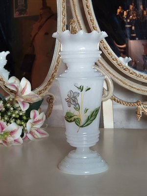 【卡卡頌 歐洲古董】比利時老件  手繪  典雅花卉  花邊玻璃  乳色老玻璃  花瓶A   g0603 ✬