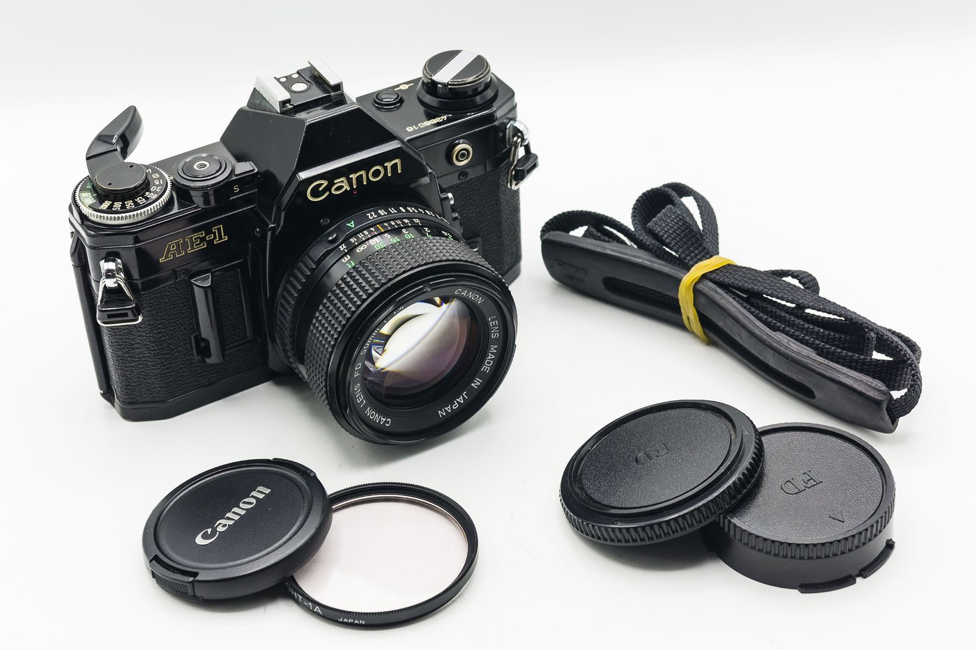 二手新中古:經典CANON AE-1黑+NFD 50mm F1.4 輕巧文青相機135底片機85