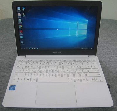 【東昇電腦】ASUS華碩 EeeBook X205TA 11.6吋筆記型電腦 狀況優 32GB+32GB 白