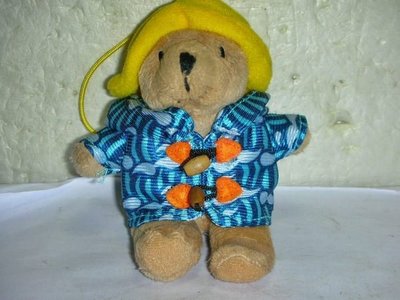 T.(企業寶寶玩偶娃娃)全新2010年7-11發行Paddington Bear柏靈頓熊寶貝(精緻東京熊)絨布娃娃吊飾!