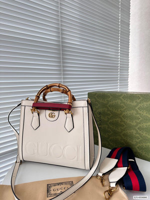 【二手包包】酷奇 竹節手提Gucci  Diana購物袋 最新系列，這個款復古韻味特別濃， 內里上身效果也超NO207180