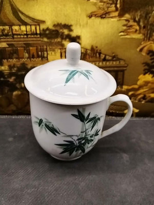 新 80年代醴陵國光瓷廠釉下彩巜文竹》蓋杯，容量的400亳升，全
