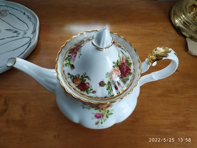 預購英國經典骨瓷茶壺-----Royal Albert 老鄉村玫瑰 茶壺 Old Country Rose