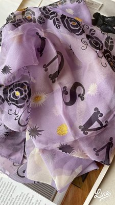 購入一段時間未使用日本製Anna Sui 女性絲巾