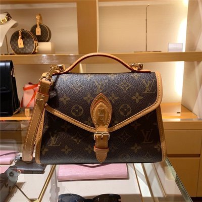 Louis Vuitton LV Ivy Pochette new Brown ref.863877 - Joli Closet