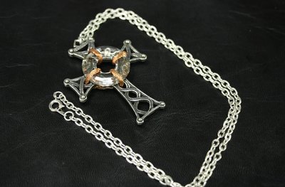 ALCHEMY Necklace 英國手工飾品，P548 caitlin's cross 金屬銀錫合金十字架項鍊