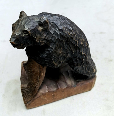 實木一木雕手工雕北海道熊逮魚擺件，完整品，品相如圖，