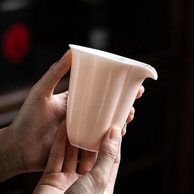 萬匠家用創意花瓣公道杯勻杯陶瓷茶海德化玉瓷女式色釉分茶器公杯