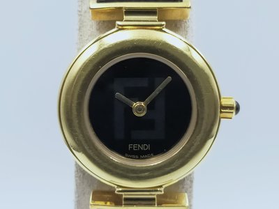 【發條盒子H0075】FENDI 芬迪 鍍金黑面 石英兩針 經典皮錶帶 女仕腕錶