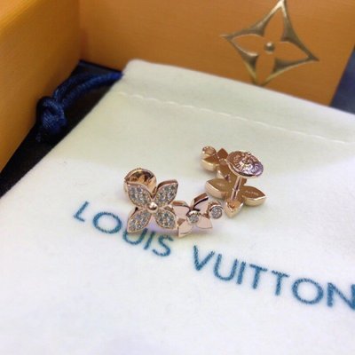 【二手正品】 LV 路易威登最新款 四枚璀璨鑽石構築經典 Monogram 花卉 在細密鑽石的簇擁下耳環 亦可疊搭 全新
