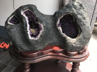 米羅玩藝.原礦原石.「紫水晶洞」.大型雙包胎.300多公斤. 回饋慶晶洞起標價6折