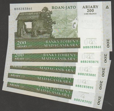 Ω≡ 外鈔 ≡Ω　2004年 / 馬達加斯加200元【 連號5張 】99-全新 .可選號
