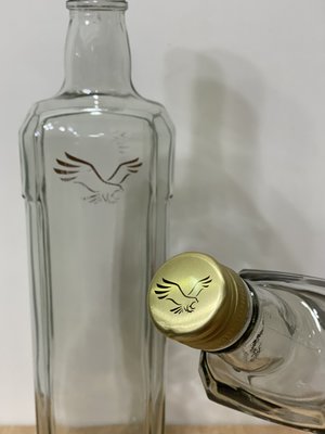 [空瓶] 仕高利達 金牌金鷹 威士忌 700ml 空瓶 兩隻一拍 (含原蓋, 漂亮乾淨, 標籤去除已洗淨)