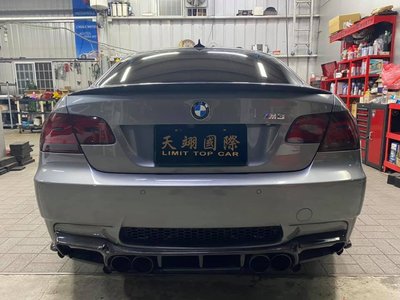 【天翊國際】BMW E90 E92 E93 M3 V款 抽真空 碳纖維 後下底板