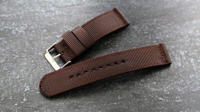 雙錶圈軍錶必備直身20mm 22mm 咖啡色純尼龍製錶帶,不鏽鋼製錶扣,可替代同規格原廠錶帶seiko 5