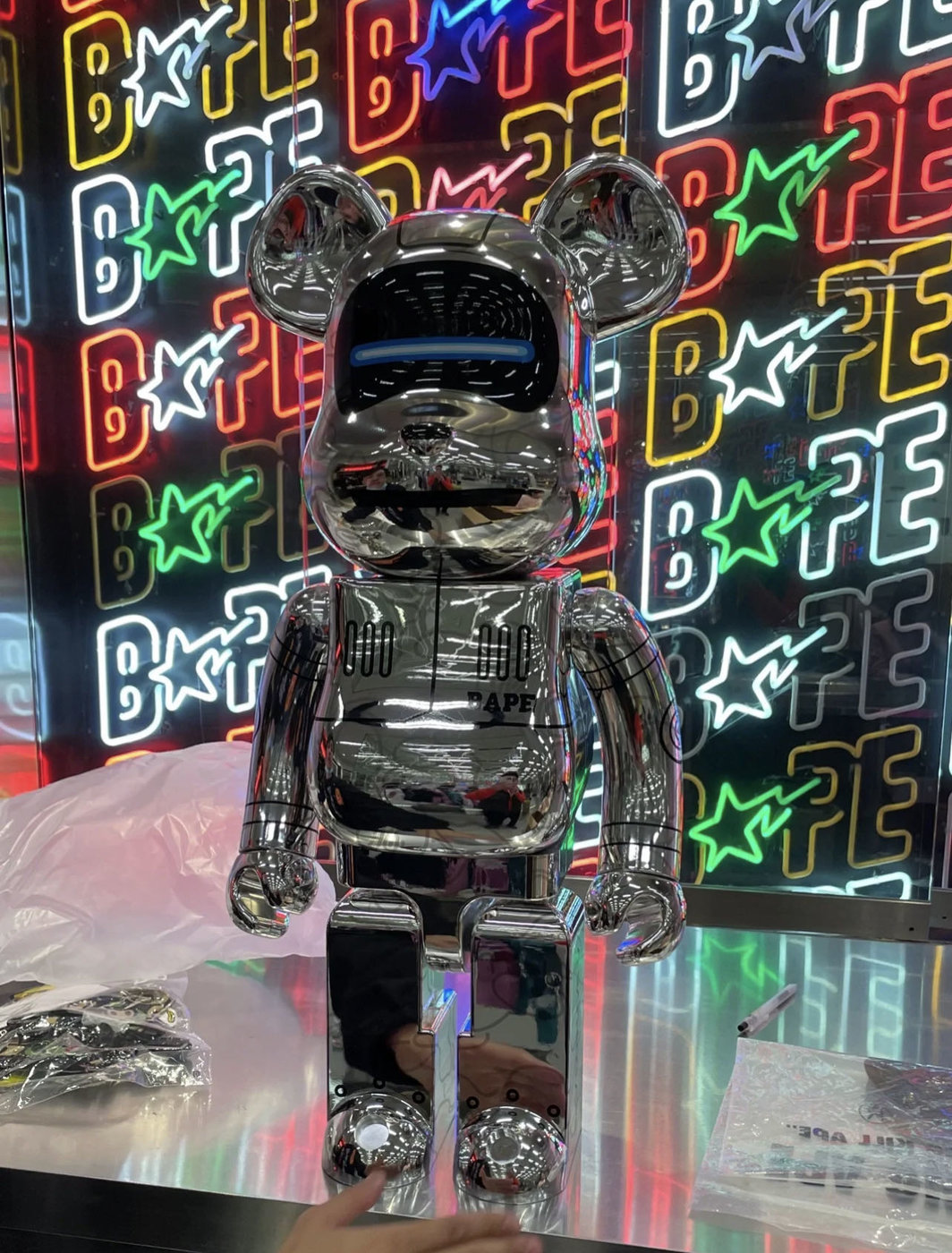 J-Shop Luxury 精品店Baby Milo Bape x 空山基Hajime Sorayama x Bearbrick 1000%  金/銀色一對| Yahoo奇摩拍賣