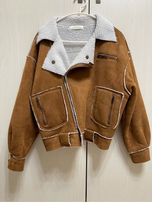 韓 羊羔毛棕色騎士麂皮外套 拉鍊有點不好拉 需要可以自己去更換 便宜賣