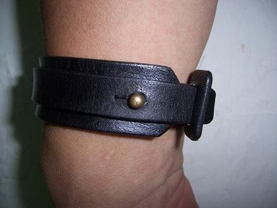 手工皮件木紋色ˋ深淺咖啡色或黑色雙層造型手環巧將皮雕禮品可以刻字Cheergiant leather  bracelet