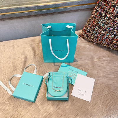 版 珠寶禮盒全套包裝Tiffany Knot系列 蒂芙尼 超溫柔的蝴蝶結鑲鉆項鏈真的超愛這款，上身就很溫柔、NO75920