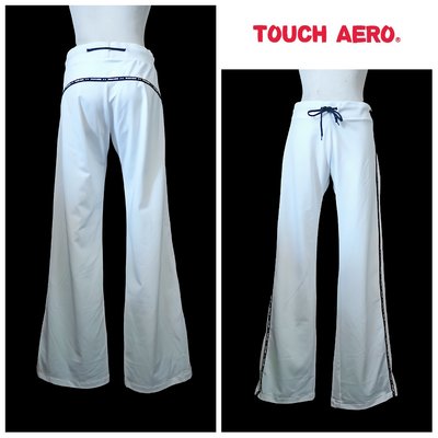 都會名牌~【Touch Aero 塔奇艾羅】黑底白字品牌字母條裝飾 白色健身長褲~ AG5