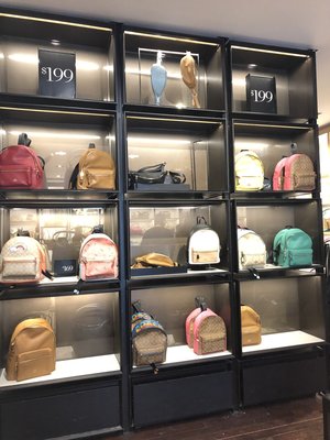 [APPS STORE]COACH 夏季 特別款 包包 後背包 小包 各式顏色 加拿大代購 絕對正品 OUTLET直購