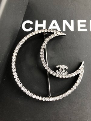 CHANEL限量 LOGO 大型 月亮 水鑽別針