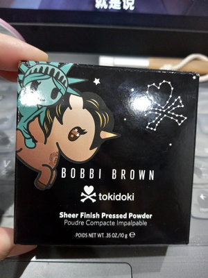 BOBBI BROWN 羽柔蜜粉餅--tokidoki異想紐約版(Pale Yellow)