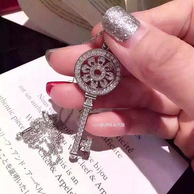 Tiffany &amp; Co.蒂芙尼 KEYS系列 圓形花瓣鑲鑽鑰匙吊墜鉑金項鍊特惠 金鑰匙項鍊
