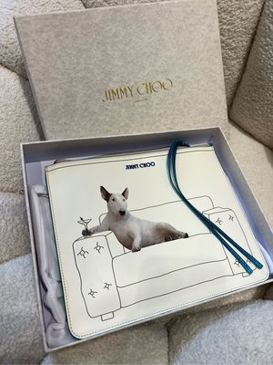 全新品 Jimmy choo，真品 ，狗狗造型 手拿包，可愛化妝包，可以當收納小包或出國用都很方便，買回來就收藏在盒子， 有防塵套