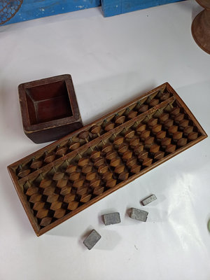 惠惠--早期日本木製老算盤木製方形米斗穀類用（會津新城製）一合懷舊復古風格擺飾分售（紅）