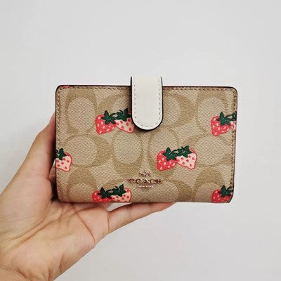 琳精品@COACH 91836 新款草莓印花中夾 女式錢包 卡包 折疊搭扣