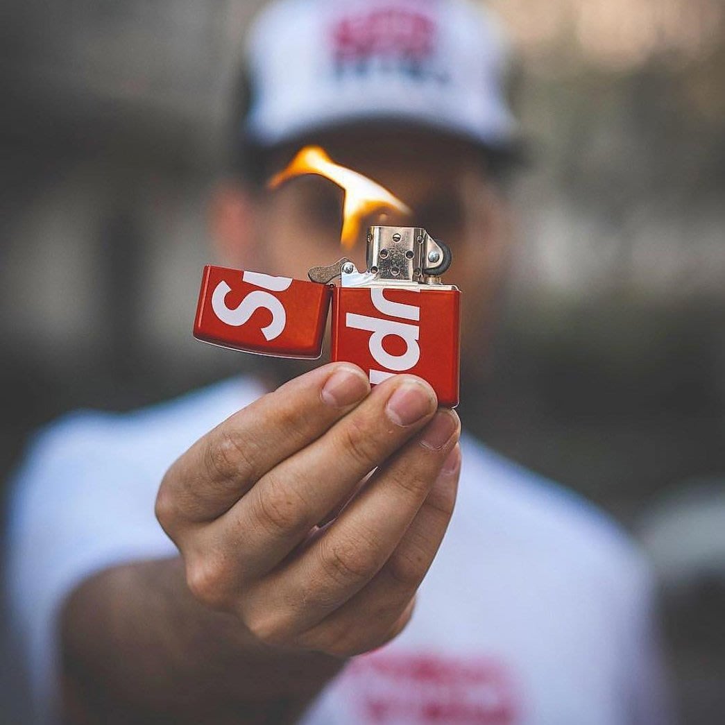 希望商店】Supreme Logo Zippo Red 18SS LOGO 經典滿版防風打火機