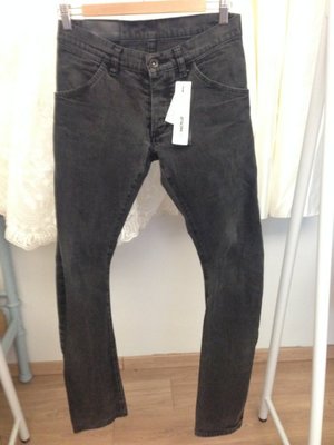 日本設計師品牌Attachment全新日本製 黑灰刷色窄管褲牛仔褲 sz1 skinny nudie jeans立體剪裁