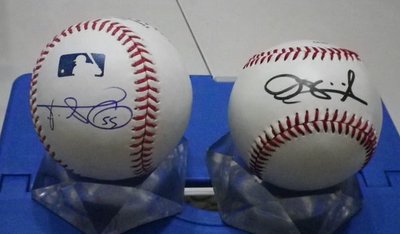 棒球天地--- 義大犀牛 賈西亞 Freddy Garcia 簽名全新大聯盟比賽球+費城人球.共2顆.字跡漂亮