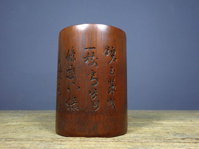 舊藏老竹雕精工雕刻  詠柳  筆筒：840 尺寸：長8cm寬8cm高11cm重量：200g0