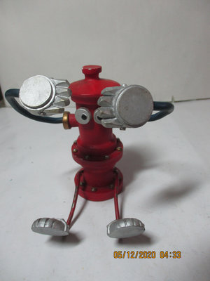 《瑋哥童趣屋》波麗製 2002 台北 自來水園區 消防栓 公仔娃娃~(尺寸主體高約：11 cm，非常舊了，瑕疵、明顯磨損磕碰傷、掉色)…促000