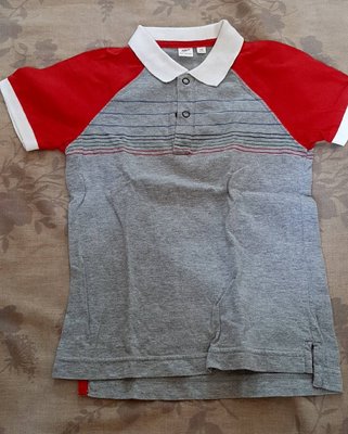 【紫晶小棧】UNIQLO 短袖上衣 T恤 上衣 衣服 MB 棉 (尺寸 110) 童裝 Polo衫