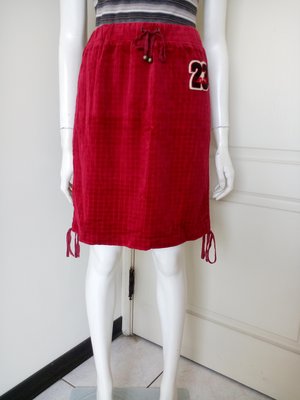 【特價新品】牌價1880的專櫃品牌EPEE紅色及膝裙，清衣櫃價只要100元(女、F號)